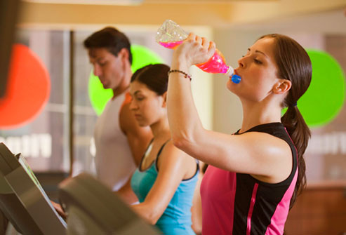 woman_drinking_sports_drink